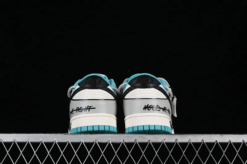 All Categories Nk SB Dunk Series Nk SB Dunk Low Low-top sneakers Nk Dunk Low Panda Prank Star Trek SB strappy low-top casual sneakers DV0833-101
